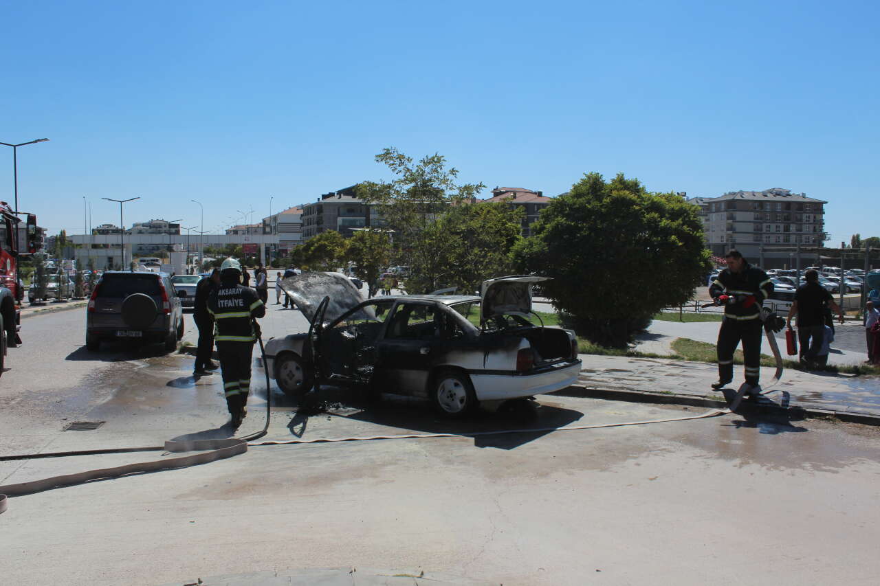 Hastane çıkışı korku dolu anlar! Otomobil alev topuna döndü 7